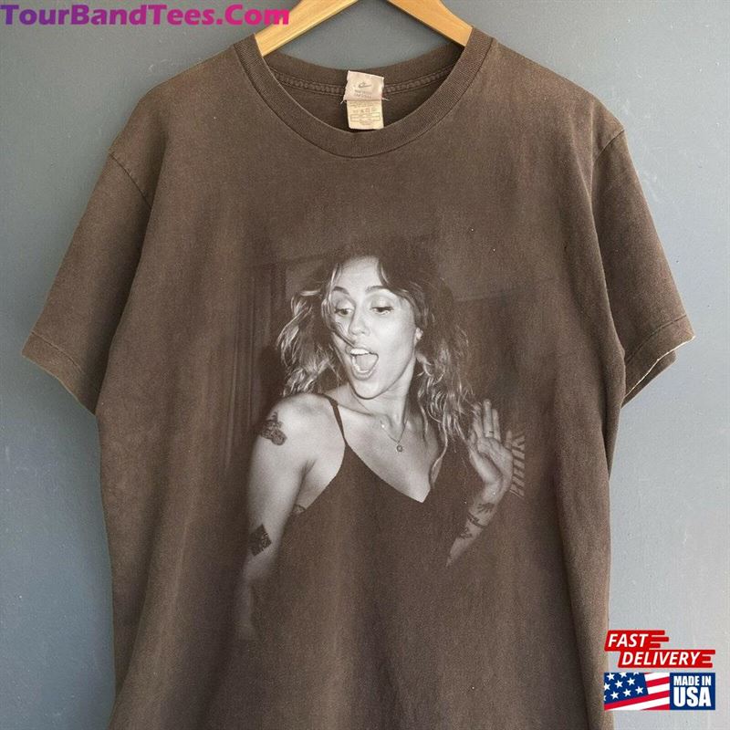 Comfort Color Music Tour Cyrus Miley Graphic T-Shirt Hoodie 29Uf124315 – Utopia Fashion