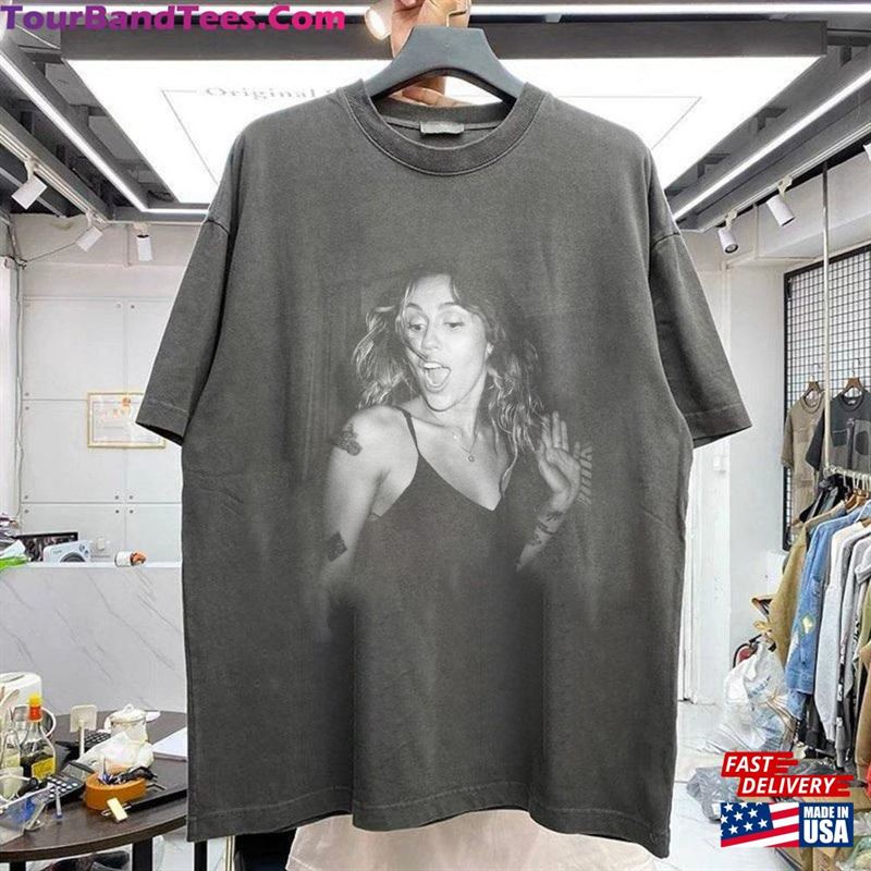 Comfort Color Music Tour Cyrus Miley Graphic T-Shirt Hoodie 29Uf124315 – Utopia Fashion