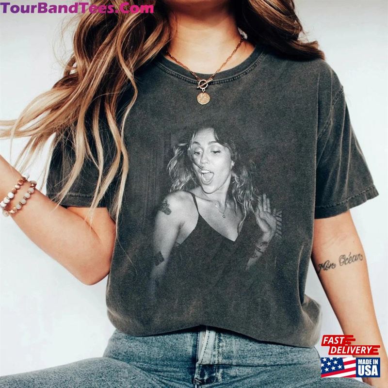 Comfort Color Music Tour Cyrus Miley Graphic T-Shirt Hoodie 29Uf124315 – Utopia Fashion