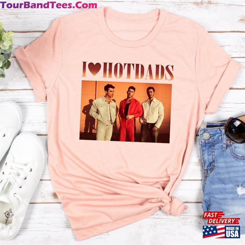 I Love Hot Dads Shirt Jonas Brothers 90S Vintage Classic Hoodie 29Uf122655 – Utopia Fashion