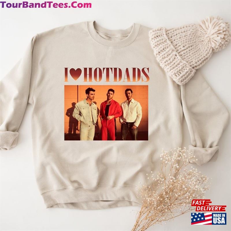 I Love Hot Dads Shirt Jonas Brothers 90S Vintage Classic Hoodie 29Uf122655 – Utopia Fashion