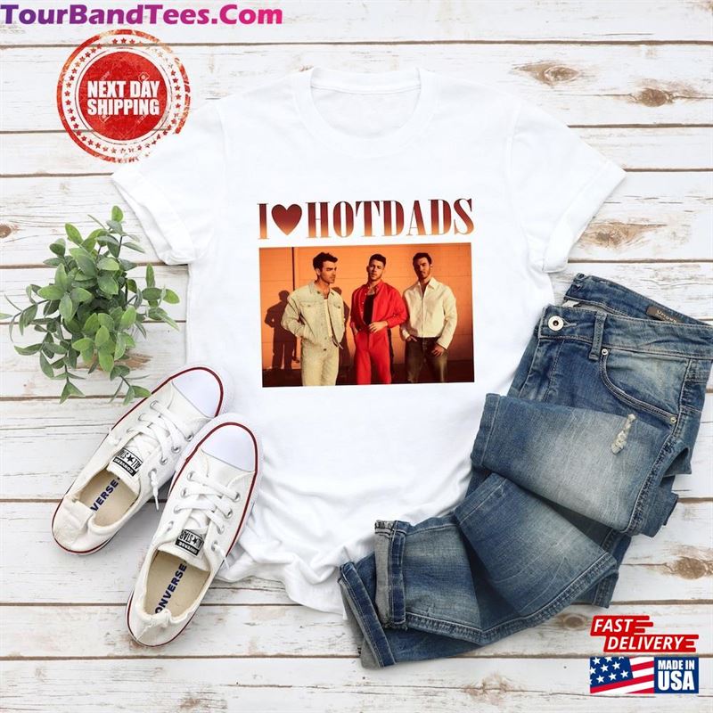 I Love Hot Dads Shirt Jonas Brothers 90S Vintage Classic Hoodie 29Uf122655 – Utopia Fashion