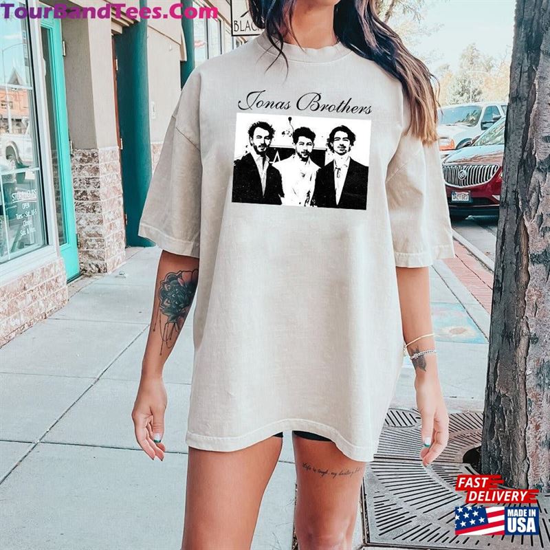 Jonas Brothers Vintage T-Shirt Five Albums One Night Tour Shirt Classic Hoodie 29Uf137004 – Utopia Fashion