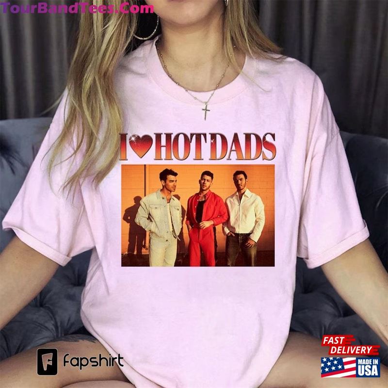 Vintage Jonas Brothers Shirt I Love Hot Dads Daddy Sweatshirt T-Shirt 29Uf123579 – Utopia Fashion